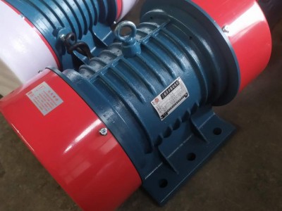 桥梁专家高频振动器 振动平台 给料机 新乡宏达专业生产XUM-26-6功率1.9KW6级振动电机