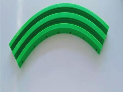 **超高分子聚乙烯多列磁性转弯导轨   直线导轨链板导轨  耐磨传动滑轨  磁性转弯链板导轨 弯轨