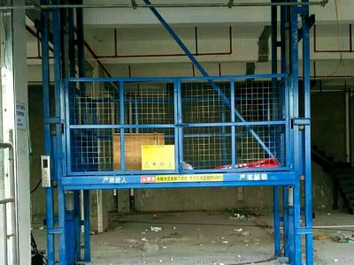 山东钜鹏 货梯导轨式升降机 固定导轨式升降机 链条导轨式升降机 导轨式液压升降机 导轨式汽车升降机