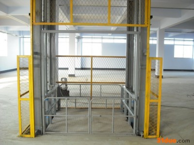 佰旺SJD导轨式升机 发展 导轨式升降机