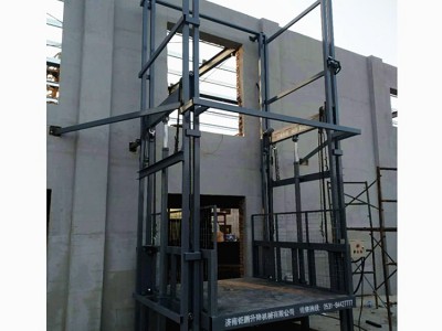 山东钜鹏 供应SJD导轨式升降机 导轨式升降平台 导轨式升降货梯厂家 挂墙升降机厂家