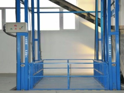 盛荣 固定运货提升机 导轨升降机 导轨升降平台 导轨式升降货梯