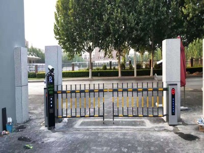 出入口小区停车场道闸 南天瑞森 D118车库道闸 手动道闸价格 小区停车场道闸 停车场系统安装 靠谱厂家