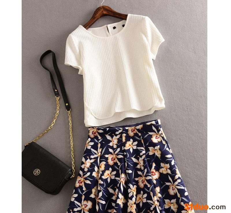 韩国女装新款 肌理纹圆领纯色短袖+花卉伞裙半裙 清新两件套