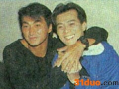 何家劲与黄日华再现昔日合影 网友:变成了男神经