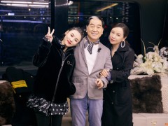 张柏芝晒与秦沛邓萃雯相聚合影 歪头杀乖巧比耶