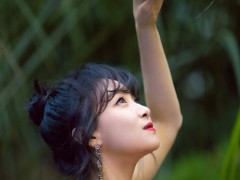 宋茜出席时尚活动    典雅演绎复古风情