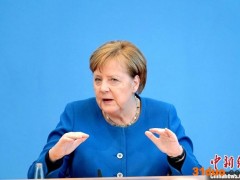 首针接种阿斯利康后，默克尔第二针接种莫德纳疫苗