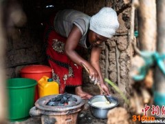 世界粮食计划署：疫情致资金缺口增大 全球难民饥饿困境加重