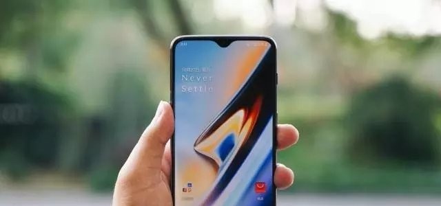 一加 6T 成功运行 Windows 11